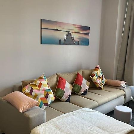 Spacious One Bedroom Flat, Entire Property. グリーノック エクステリア 写真