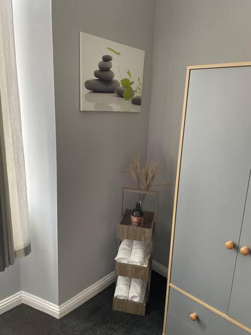 Spacious One Bedroom Flat, Entire Property. グリーノック エクステリア 写真