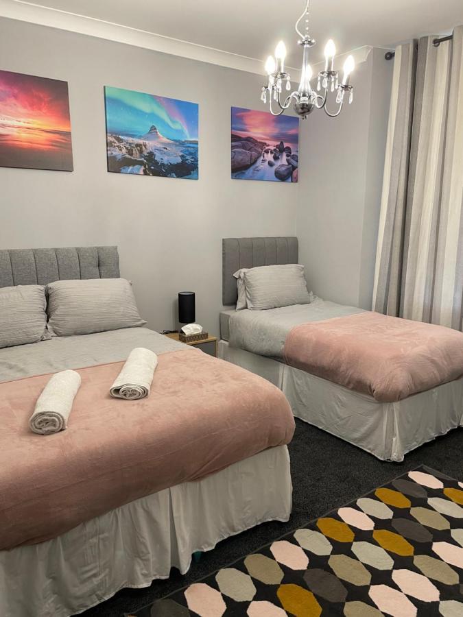 Spacious One Bedroom Flat, Entire Property. グリーノック エクステリア 写真
