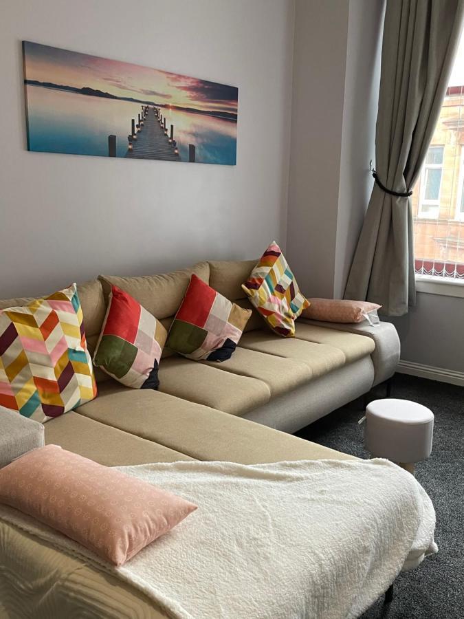 Spacious One Bedroom Flat, Entire Property. グリーノック エクステリア 写真